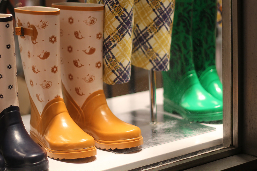 Why Are Hunter Rain Boots So Expensive? - Are They Worth The Price ...